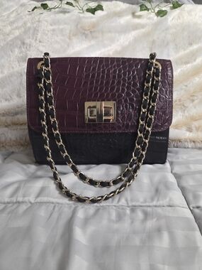 Innue Croc-Embossed Purse